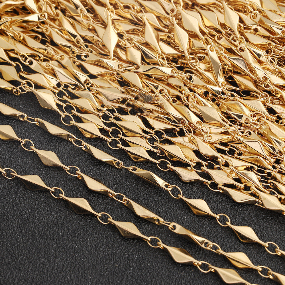 C1707 3D Triangle Chain