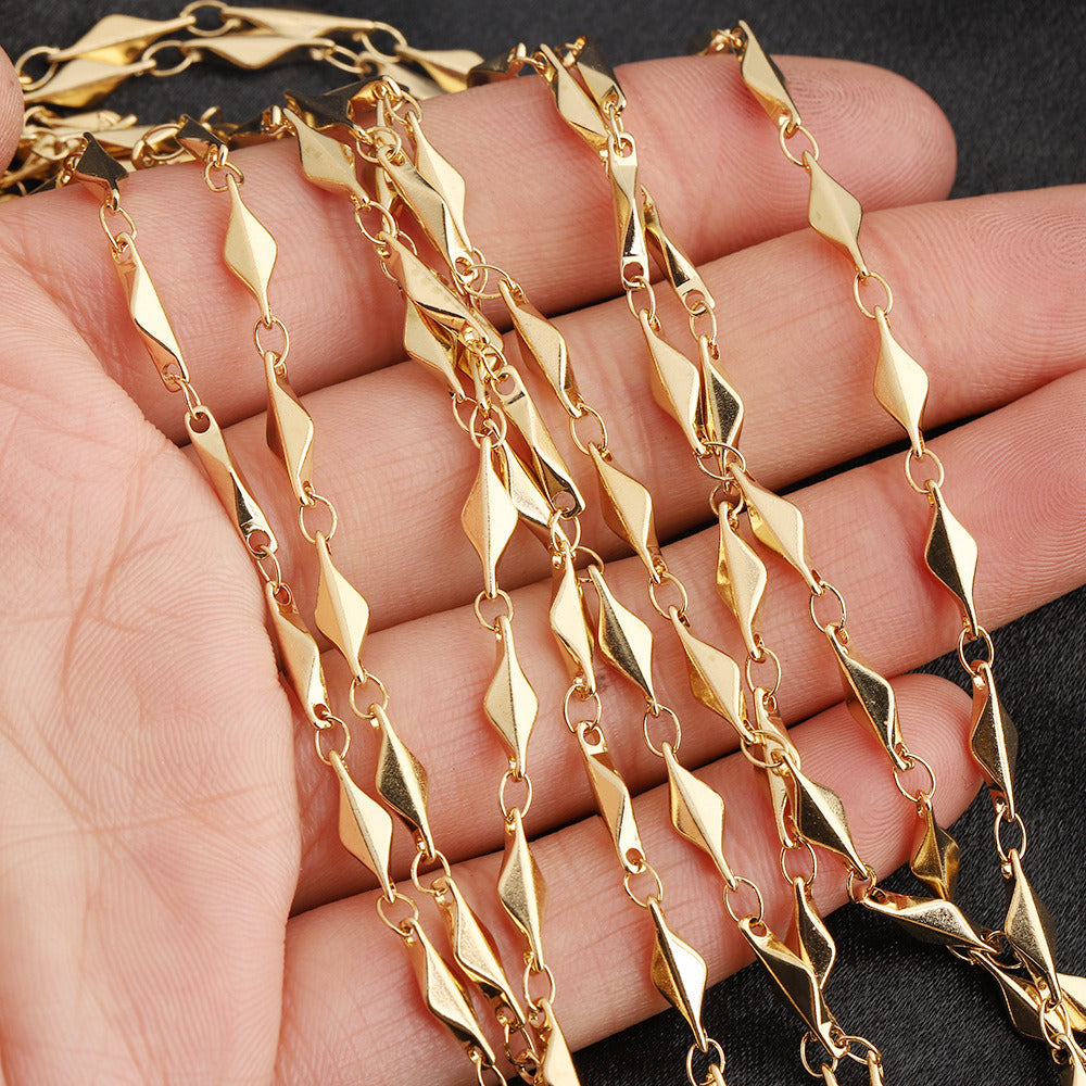 C1707 3D Triangle Chain