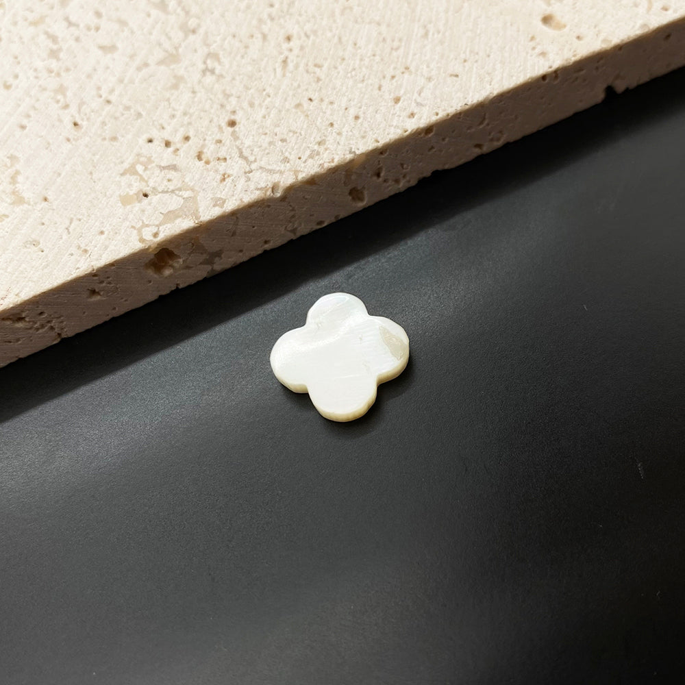 10 pcs/pack Four leaf clover shell charm