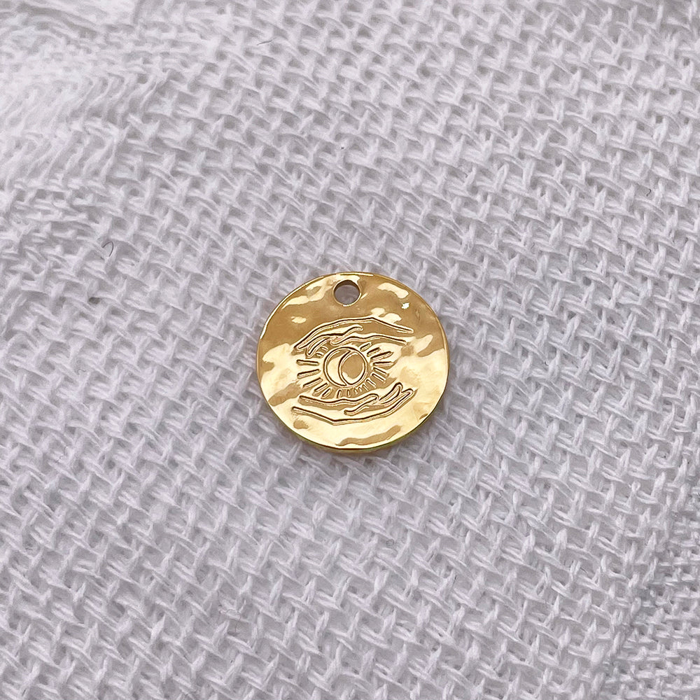 1004 Holding the sun charm