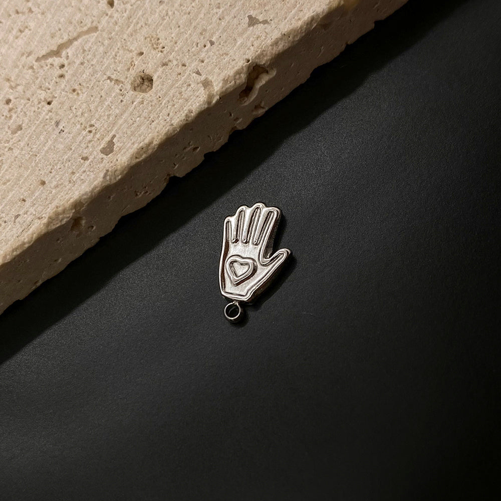 11597 Heart hand