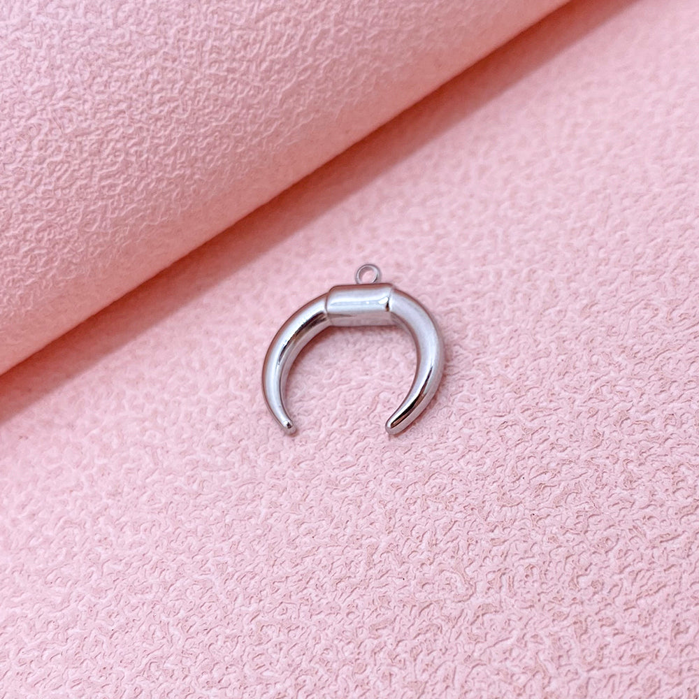 PC088 Ox horn charm