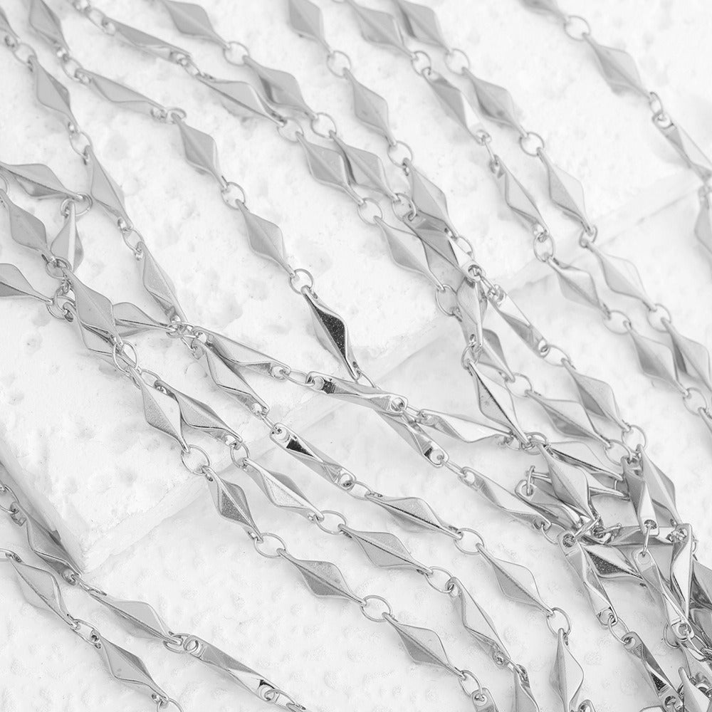 C1707 3D Triangle Chain