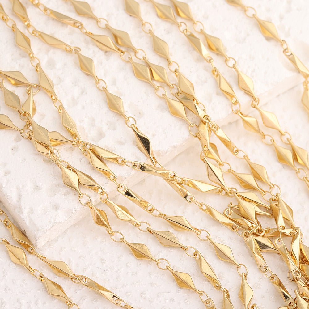 C1707 3D Triangle Chain