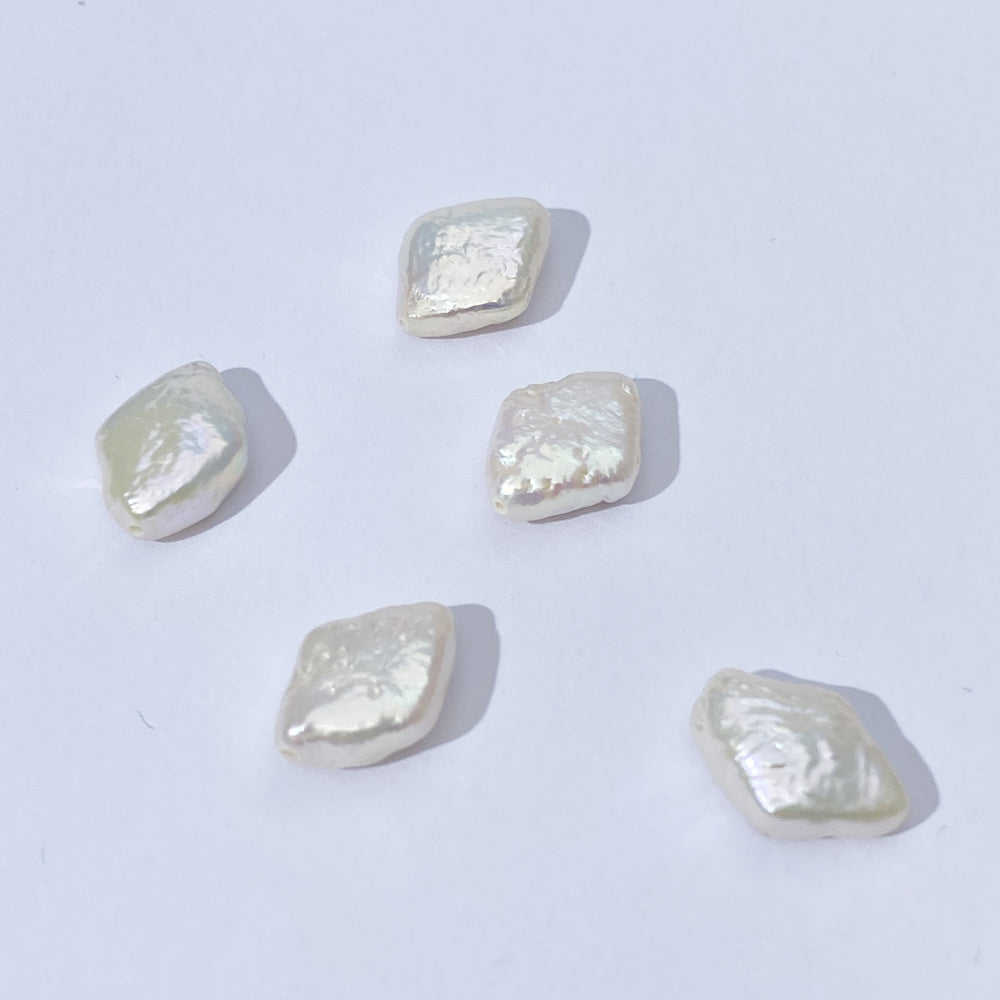 Irregular shape Natural Baroque pearl