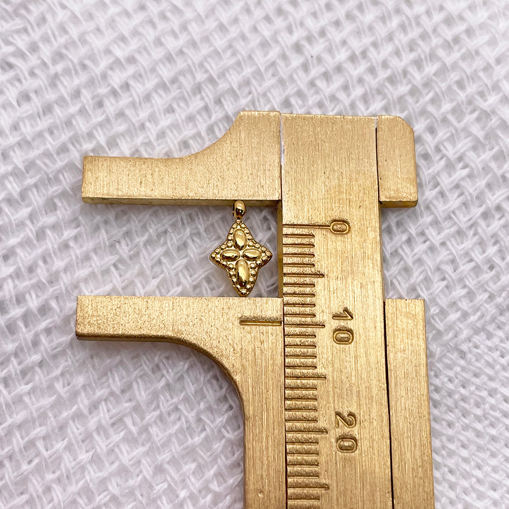 0560 Four pointed star charm