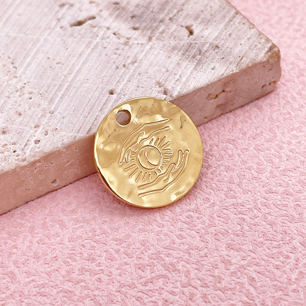 1004 Holding the sun charm
