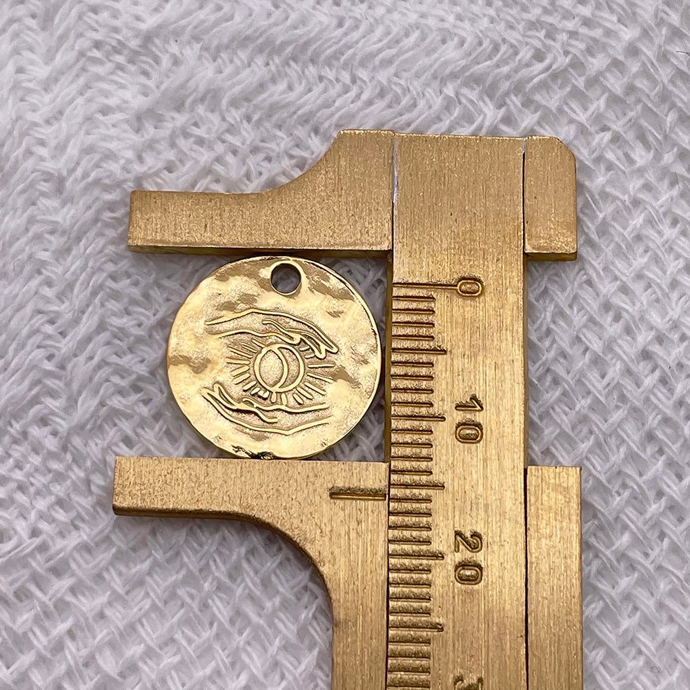 1004 Holding the sun charm