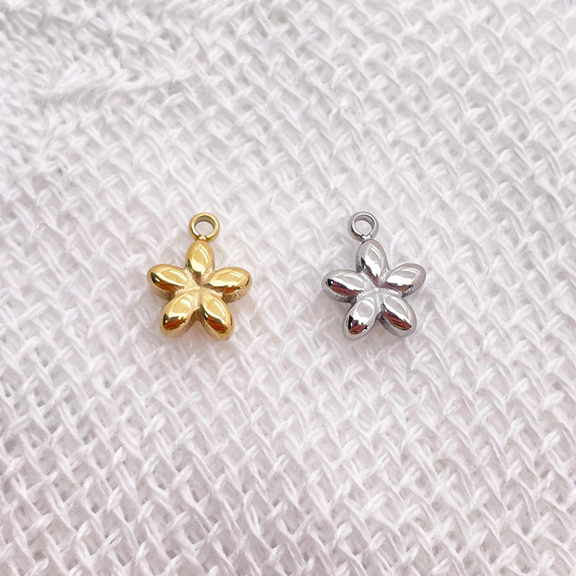 0989 8mm Flower charm