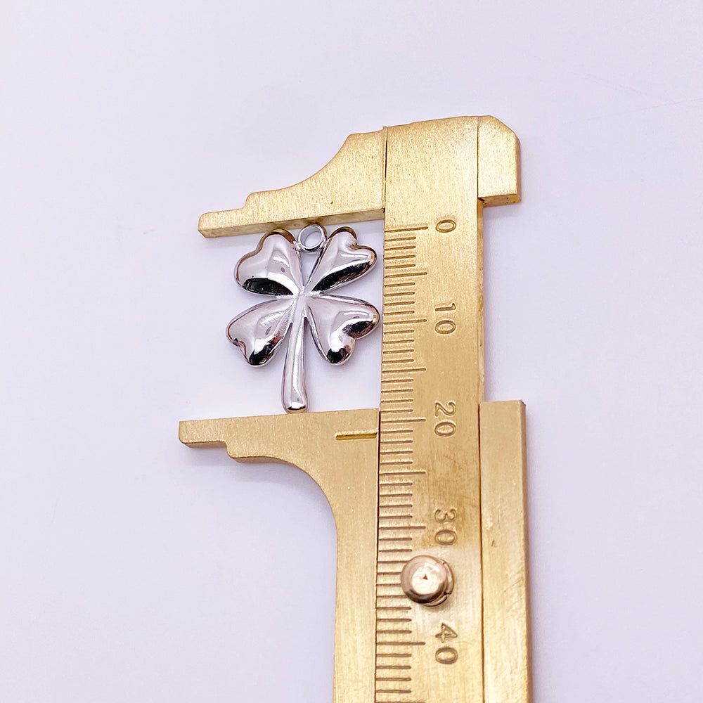 11617 Four leaf clover charm