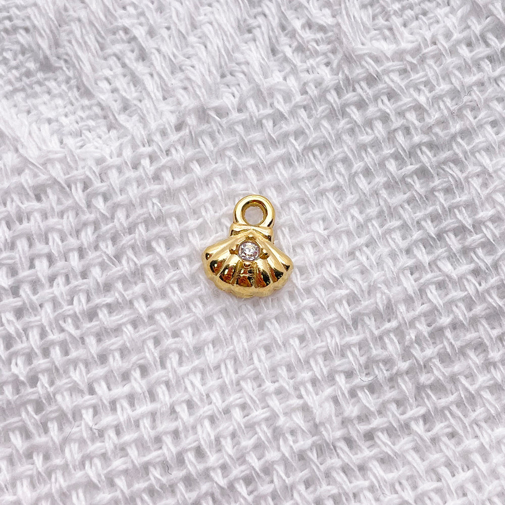 51326  Shell charm