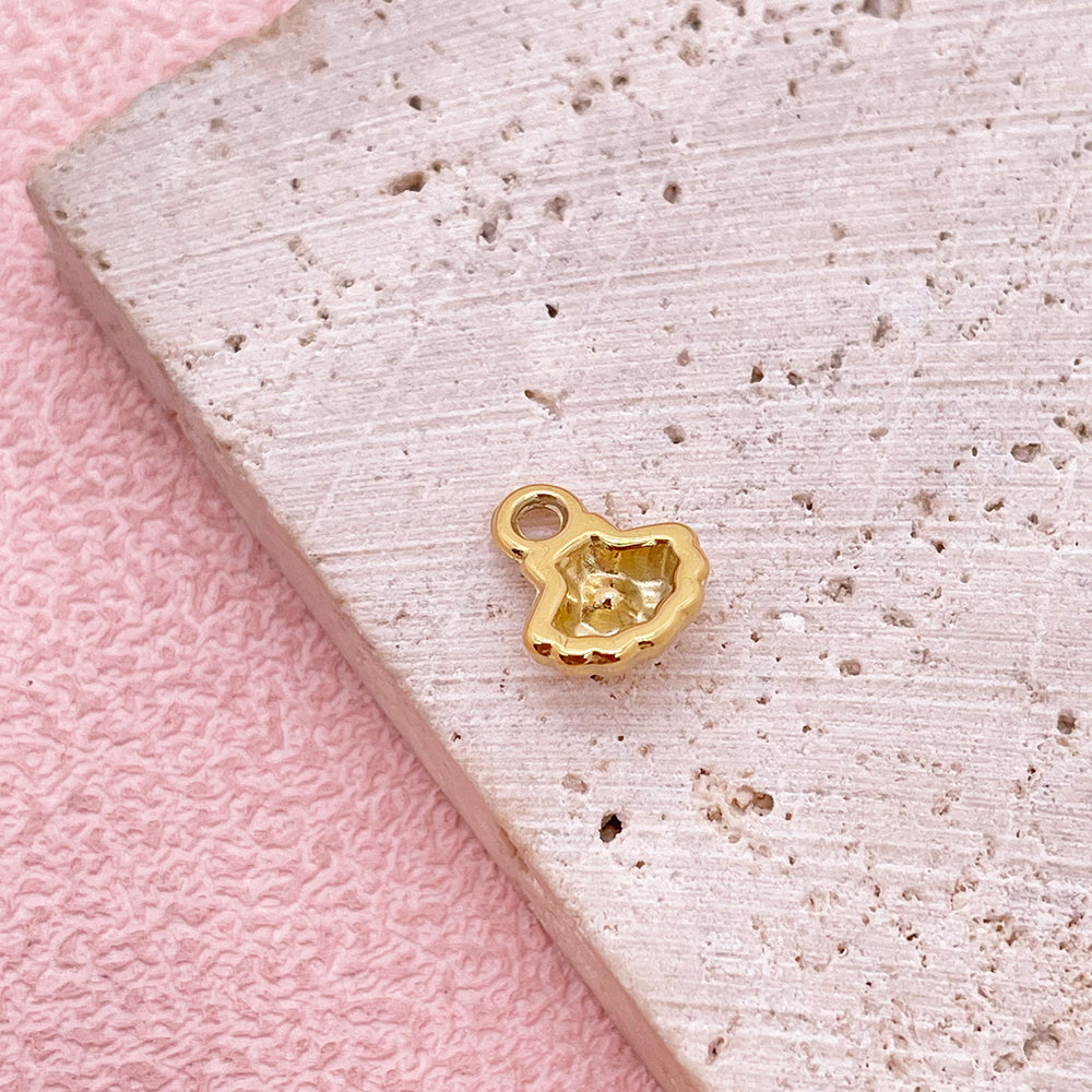 51326  Shell charm