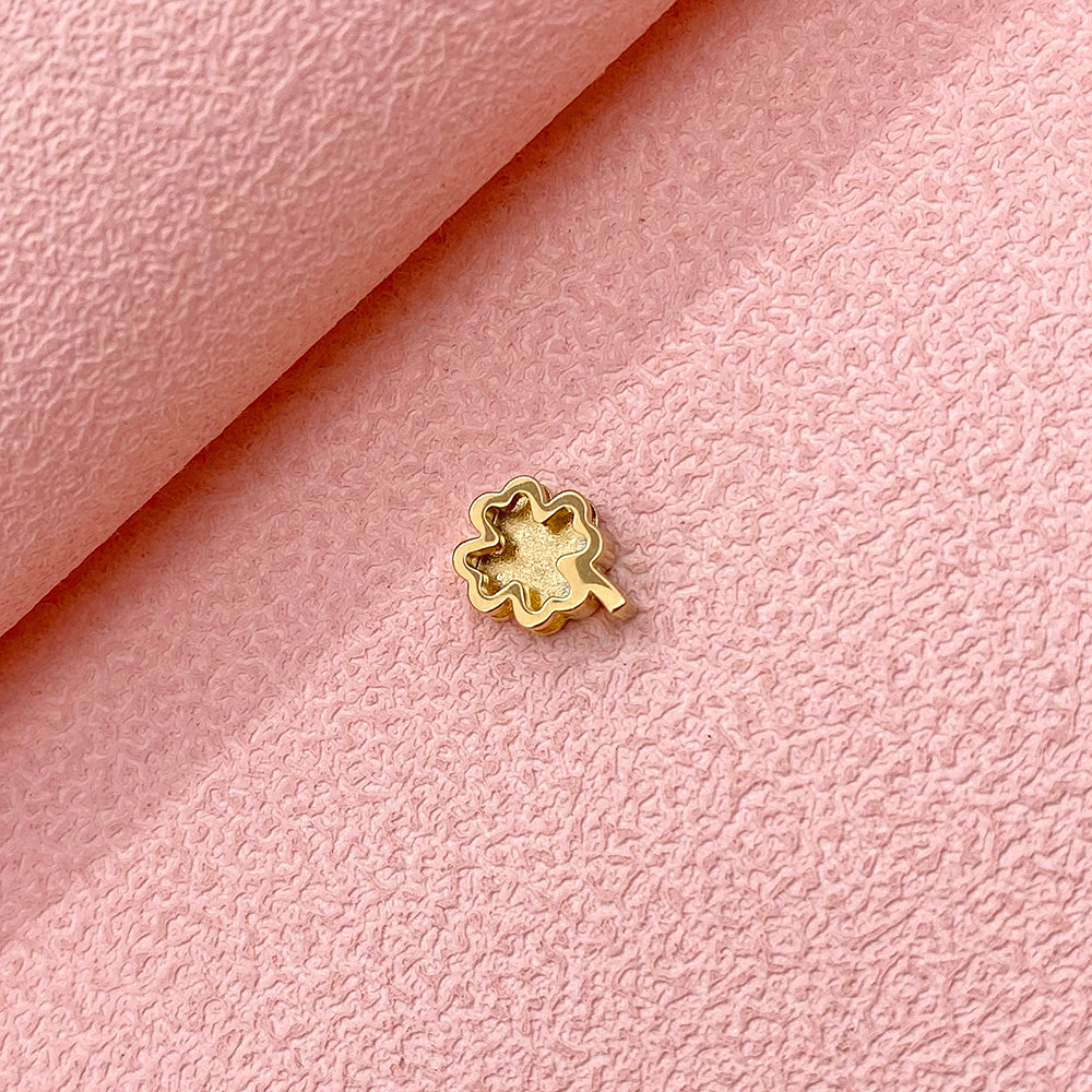 5677 Four leaf clover charm