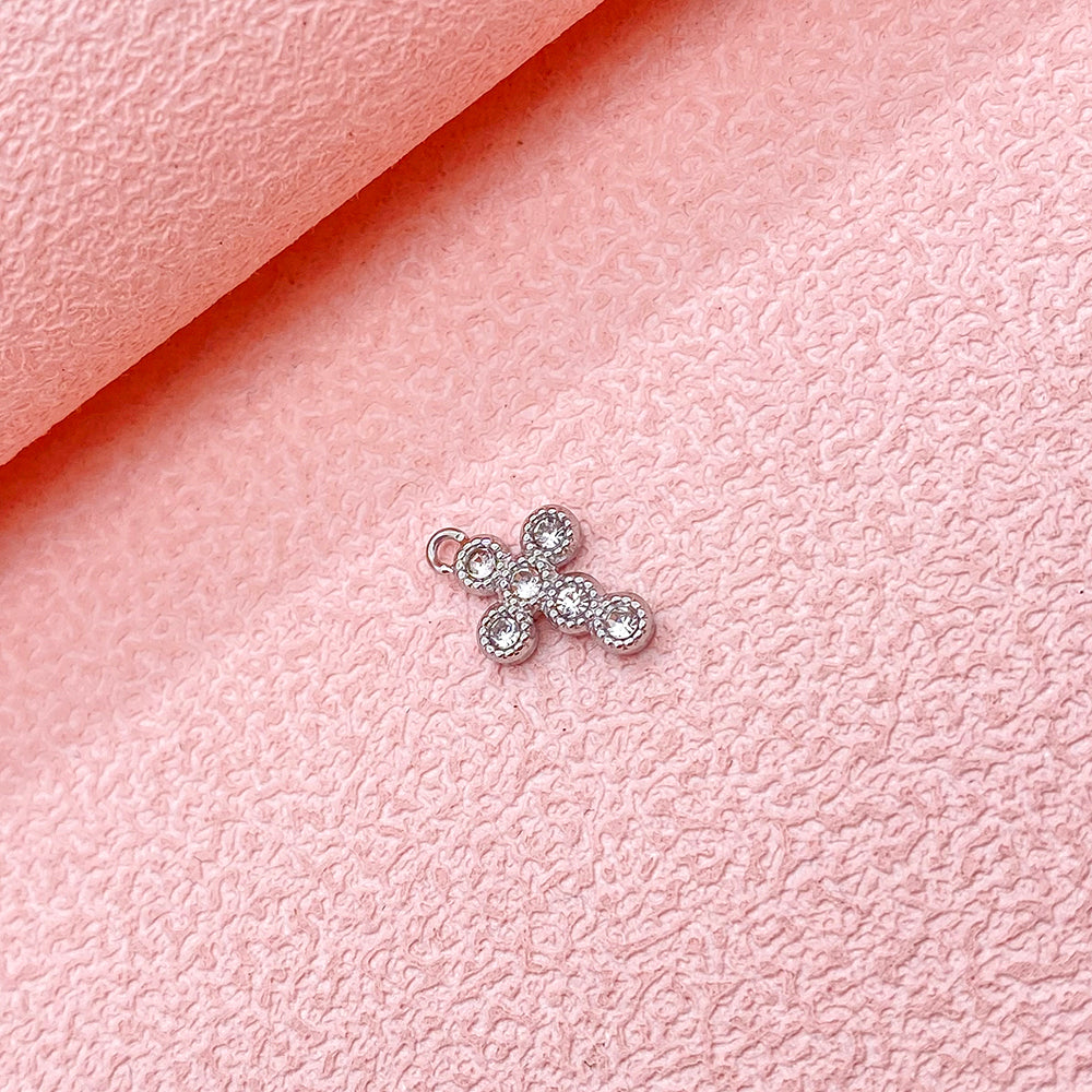 5735 Cross charm