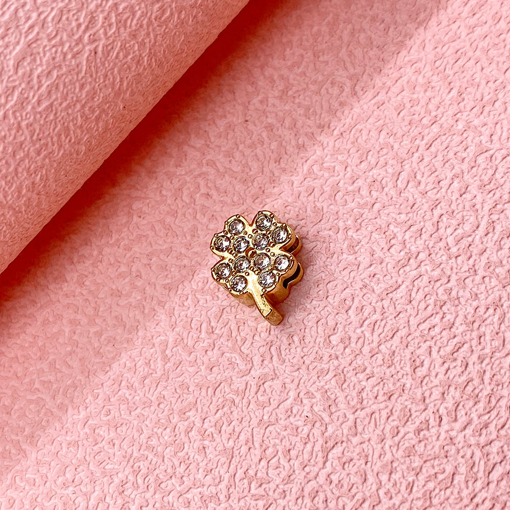 5677 Four leaf clover charm