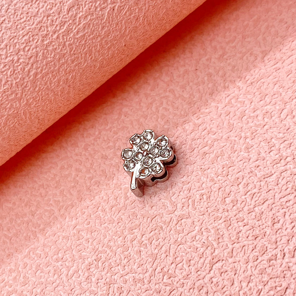 5677 Four leaf clover charm