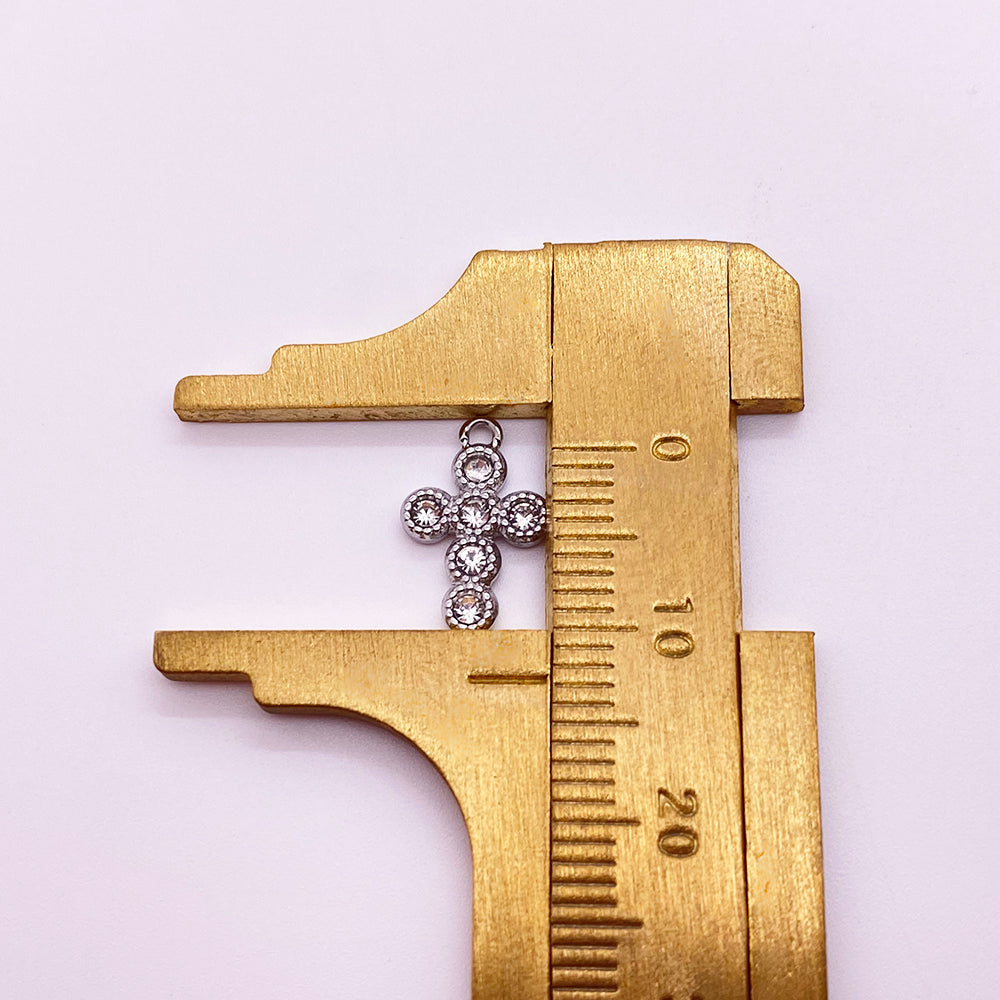 5735 Cross charm