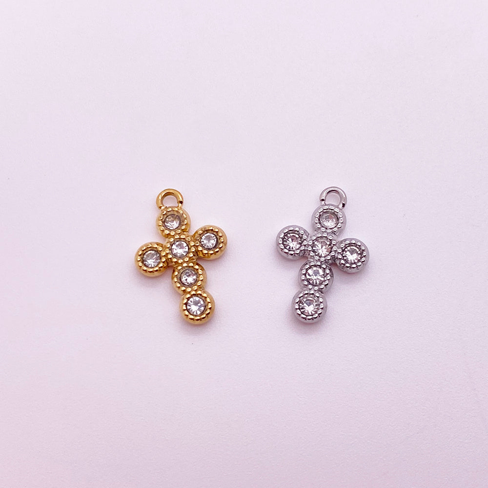 5735 Cross charm