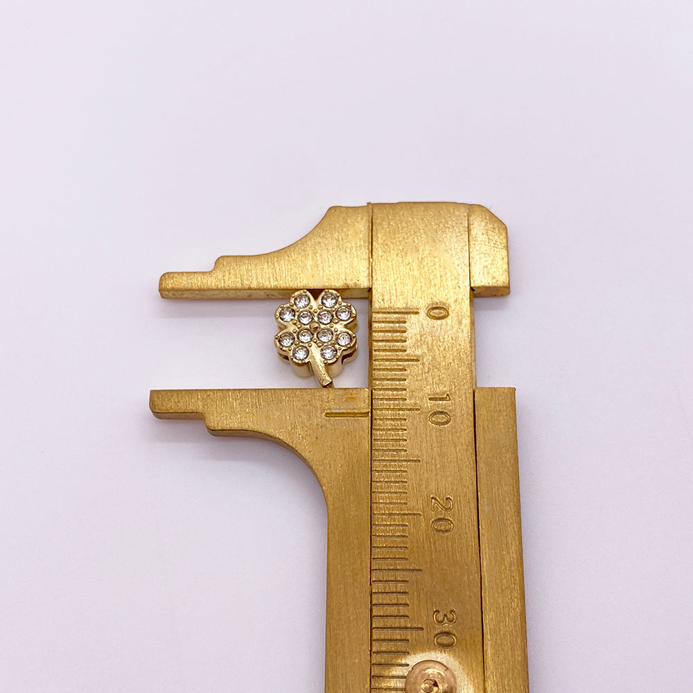 5677 Four leaf clover charm