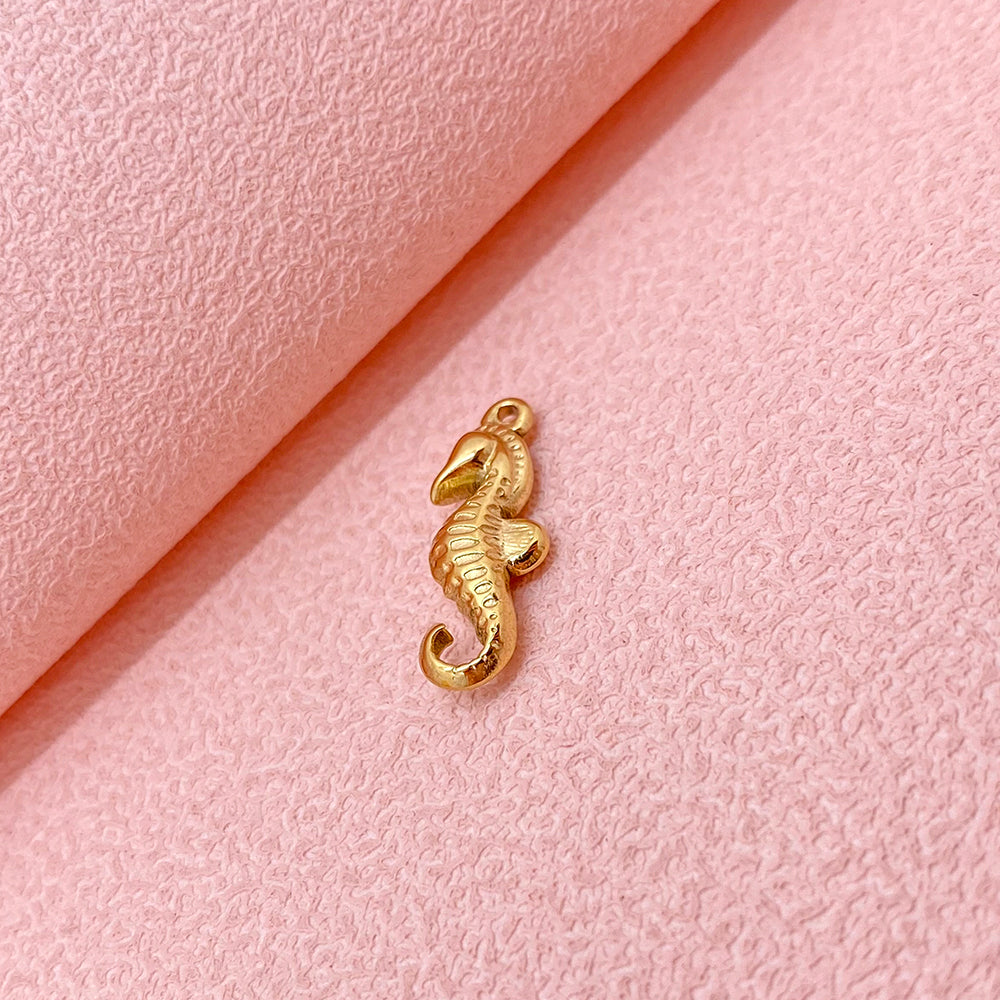 PC745 Sea horse charm