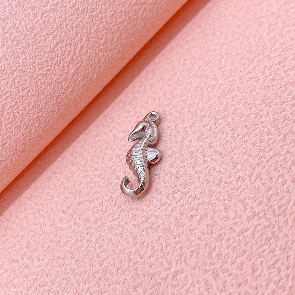 PC745 Sea horse charm