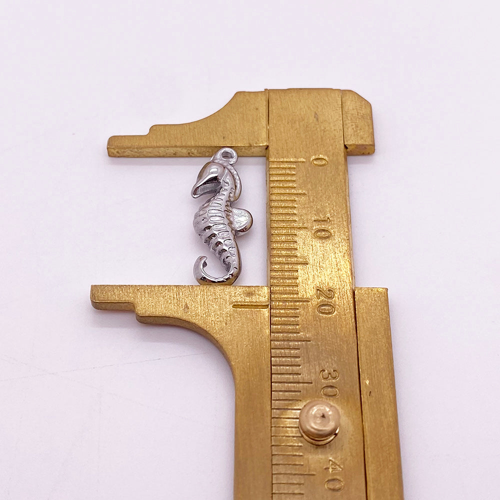 PC745 Sea horse charm