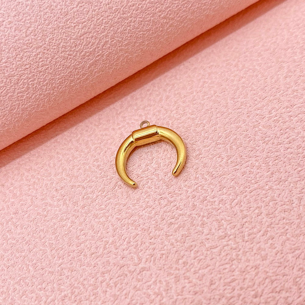 PC088 Ox horn charm