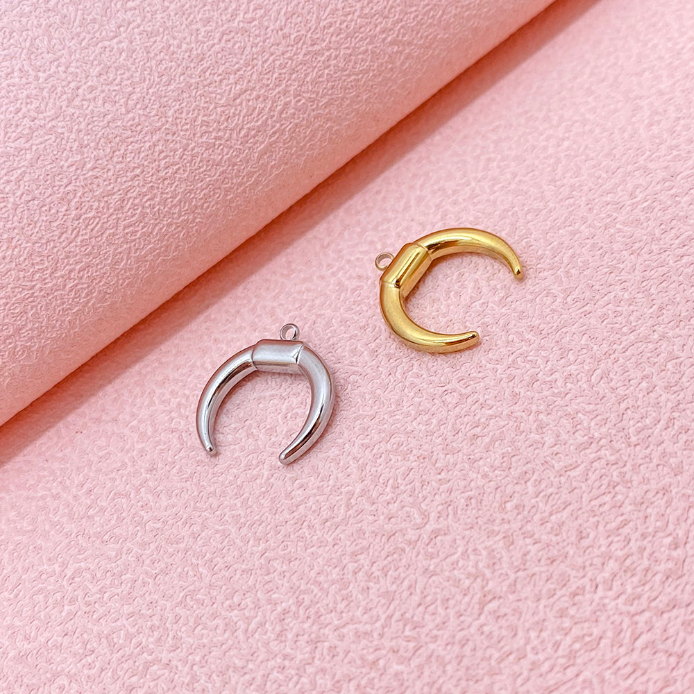 PC088 Ox horn charm