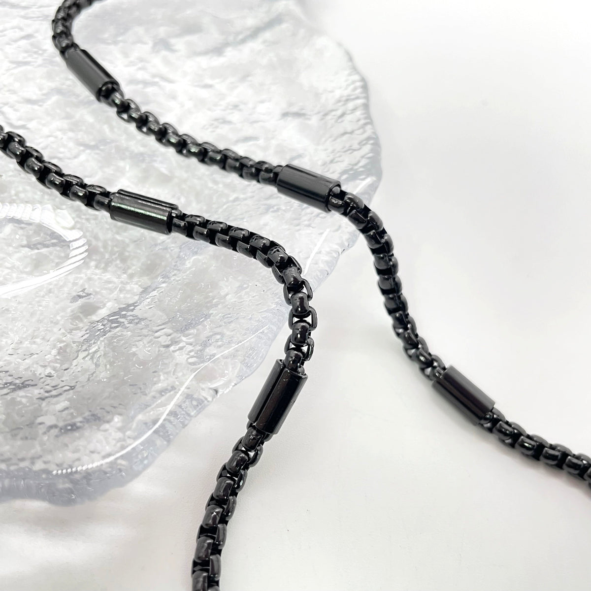 C1609 Square pearl pipe black chain