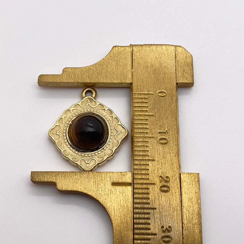 PC681 Tiger eye charm