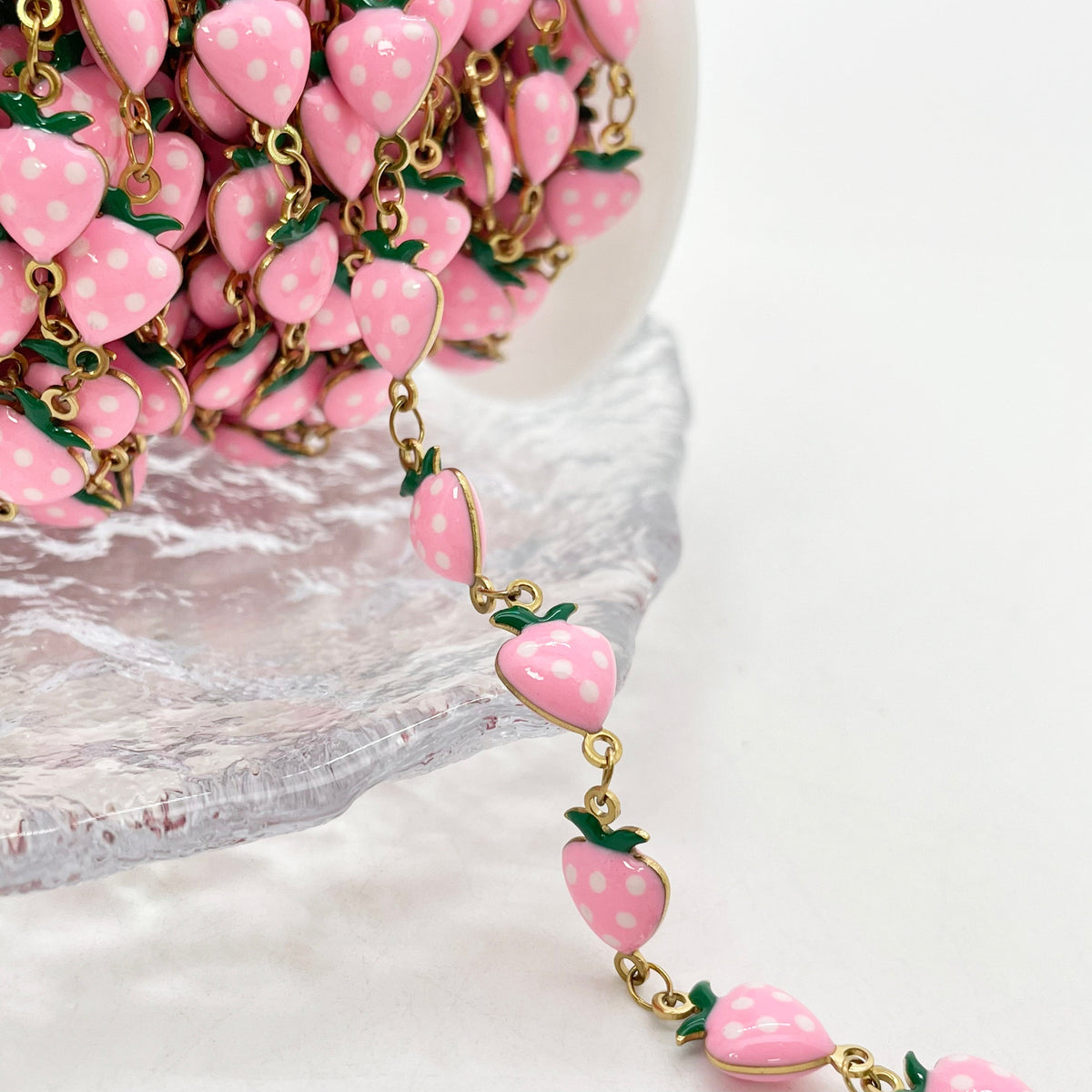C1679 Strawberry Chain