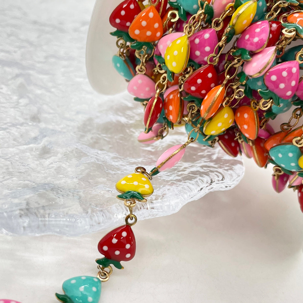 C1679 Strawberry Chain